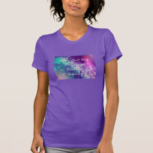 Hij heeft de Univers in zijn handen T-shirt