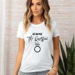 "Hij heeft de vraag beantwoord" - Bride T-shirt<br><div class="desc">Trendy en chic bridal party design.</div>
