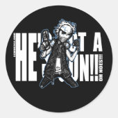 Hij heeft een Pistolen Sticker (Voorkant)
