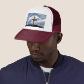 Hij heeft een rigoureus dwarse hemel trucker pet (In situ)
