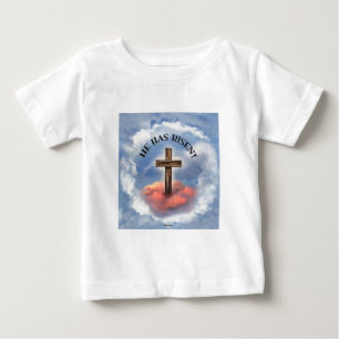 Hij heeft een ruig kruis met wolken.