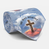 Hij heeft een ruig kruis met wolken. stropdas (Opgerold)