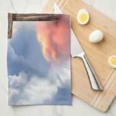 Hij heeft een ruig kruis met wolken. theedoek (Quarter Fold)