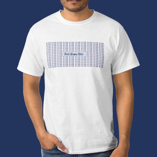 Hij heeft hem geslachtsvoornaamwoorden in blauw he t-shirt