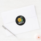 HIJ HEEFT HET GESNAILD RONDE STICKER (Envelop)