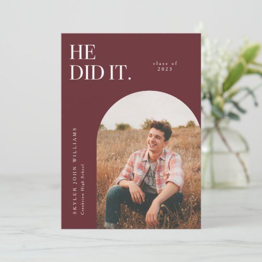 Hij heeft het Rode Arch Afstuderen aangekondigd Kaart (Staand voorkant)