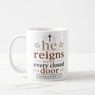 Hij heerst over elke gesloten deur Christelijke qu Koffiemok