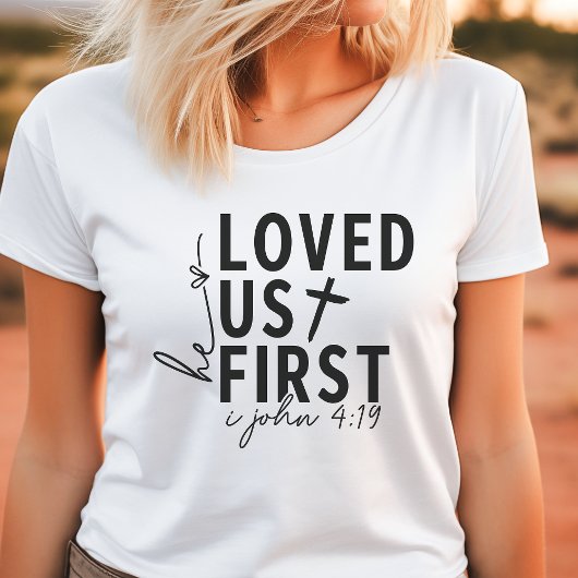 Hij hield van ons als eerste Tri-Blend shirt