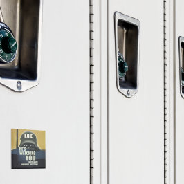 Hij Houdt Je in de Gaten 2026 Magneet