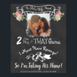 Hij houdt mijn hartenbonnetje mee. poster<br><div class="desc">Dit leuke trouwbord bevat een schattig gedicht dat leest: Hij houdt mijn hart tegen! Twee kunnen bij dat spel spelen. Ik moet inkomsten hebben, dus ik neem zijn naam. Het tekenbordtypografische ontwerp bevat een foto van het koppel met een eigenzinnige tekst in een verscheidenheid aan handgeschreven lettertypen met linten en...</div>