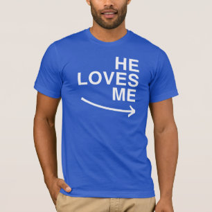Hij houdt van me (juist) -.png t-shirt