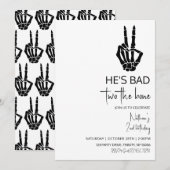 Hij is Bad Two the Bone Halloween Verjaardag Kaart (Voorkant / Achterkant)