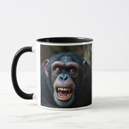 Hij is bang voor de chimpansee. mok (Links)