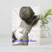 Hij is bijna hier baby shower uitnodiging (Staand voorkant)