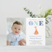 Hij is de Wilde ONE, Fox 1st Birthday voor Boy Kaart (Staand voorkant)