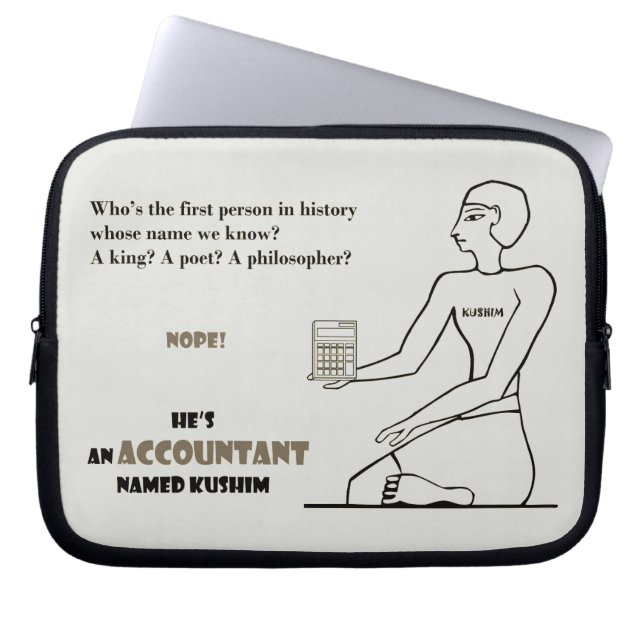 "Hij is een accountant genaamd Kushim" Laptop Sleeve (Voorkant)