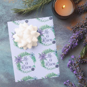 Hij is een prachtig Paars Religieus Pasen Inpakpapier Vel