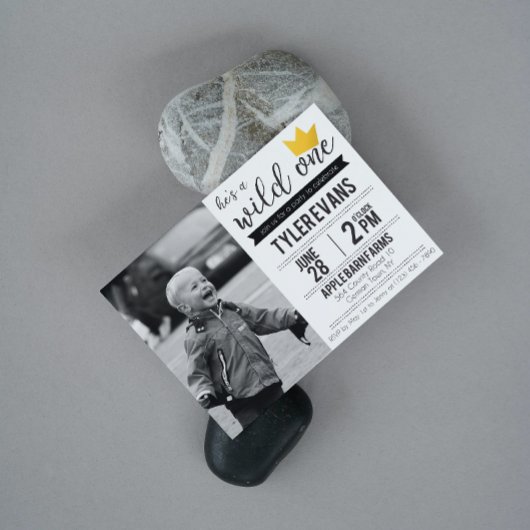 Hij is een uitnodiging van één dag Wild met afbeel