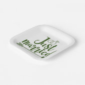 Hij is getrouwd met Hunter Green Papieren Bordje (Gebogen)