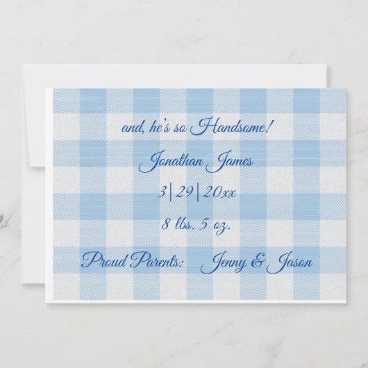 Hij is hier|Baby Boy Blue Gingham Modern Birth Aankondiging (Achterkant)