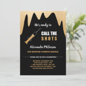 Hij is klaar om het afstuderen van de verpleegster kaart (Staand voorkant)