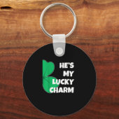 Hij is mijn Lucky Charm Funny St Patricks Day Coup Sleutelhanger (Voorkant)