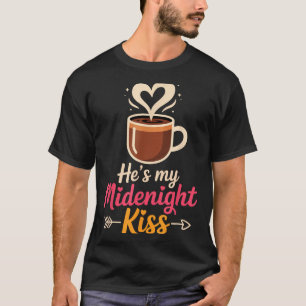 Hij is mijn middernacht Kus Gelukkig Nieuwjaar Mat T-shirt