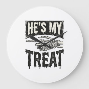 Hij is mijn traktatie Skelet Hand Halloween Shirt  Grote Klok