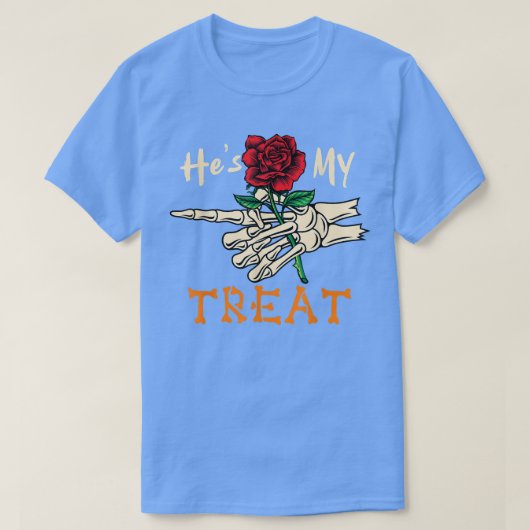 Hij is mijn Treat Halloween Skeleton Hand Holding  T-shirt (Design voorkant)