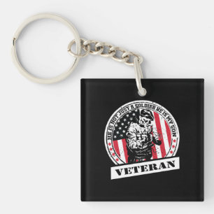Hij is niet alleen een soldaat, hij is mijn vetera sleutelhanger