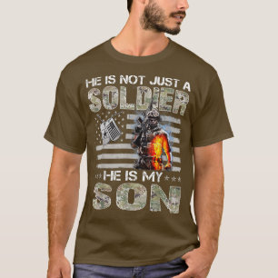Hij is niet alleen een soldaat... hij is m'n zoon. t-shirt