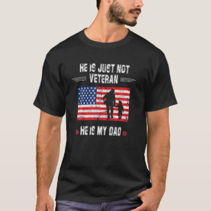 Hij is niet alleen een veteraan, hij is mijn vader t-shirt
