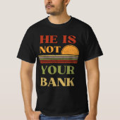 Hij is niet jouw bank grappig citaat t-shirt (Voorkant)