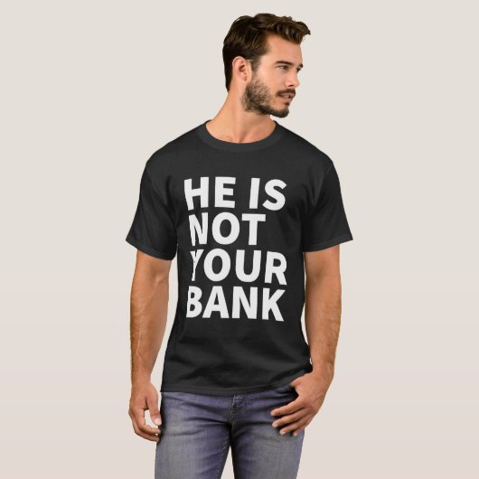 Hij is niet jouw bank t-shirt (Voorkant volledig)