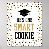 Hij is 'One Smart Cookie Afstudeerder Party Sign' Poster (Voorkant)