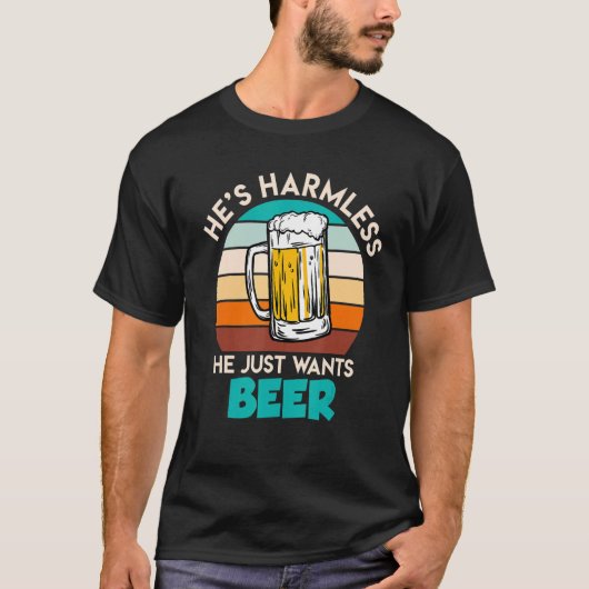 Hij is onschuldig dat hij bier drinker wil t-shirt (Voorkant)