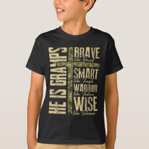 Hij is opa camouflage religieuze Vaderdag christen T-shirt