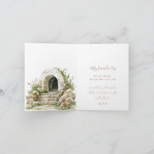 Hij is Risen | Kruis met bijbel Pasen Kaart (Binnen)