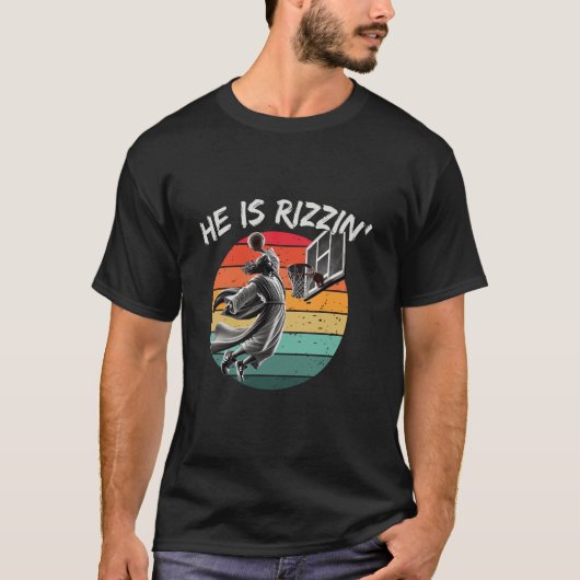 Hij is Rizzin grappig Jezus spelen basketbal meme  T-shirt (Voorkant)
