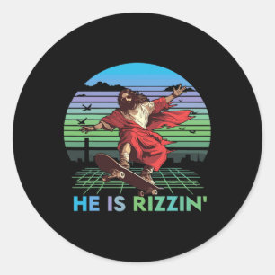 Hij is rizzin grappig paasdag Jezus rijden skatebo Ronde Sticker