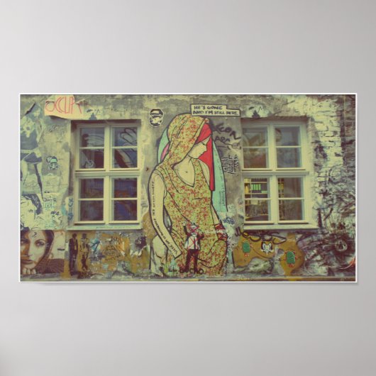 Hij is weg, maar ik ben nog steeds hier poster (Voorkant)