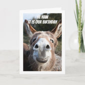 HIJ KAN NIET WACHTEN OM "ONZE VERJAARDAG" TE VIERE KAART (Voorkant)