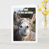 HIJ KAN NIET WACHTEN OM "ONZE VERJAARDAG" TE VIERE KAART (Gele Bloem)