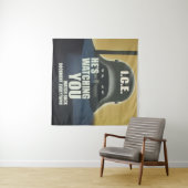 Hij kijkt naar je 2026 wandkleed (In Situ (horizontaal))