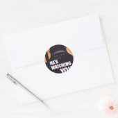 Hij kijkt naar je propaganda ronde sticker (Envelop)
