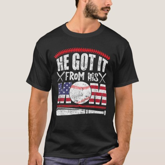 Hij kreeg het van zijn mama Baseball moeder D T-shirt (Voorkant)