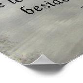 Hij leest me nog steeds naast water poster (Hoek)