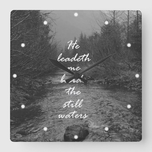 Hij leidt me naast de bijbelversie van de stilstaa vierkante klok (Voorkant)