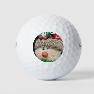 Hij lijkt op de een of andere manier te netjes gek golfballen