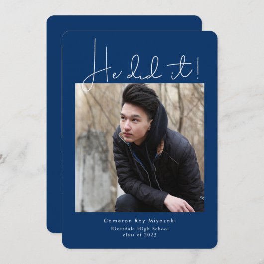 Hij maakte het Moderne Afstuderen foto Aankondiging (Voorkant / Achterkant)